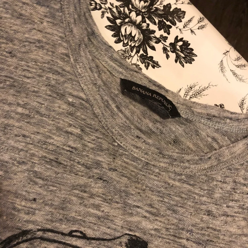 2[Banana Republic] 100%Linen grey asymmetrical tee - Picture 3 of 5